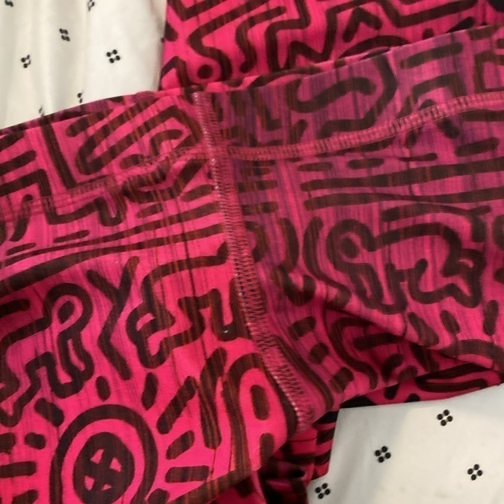 Terez X Keith Haring Printed Tall Band Legging Hanging Hearts in Harmony Pink xs - Picture 10 of 12